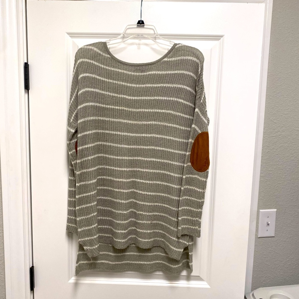 Staccato gray and white long sleeve tunic
